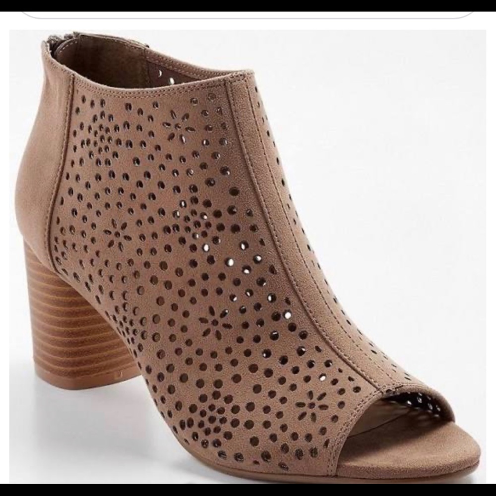 NWT Dressbarn kat cutout wedges pump (8)